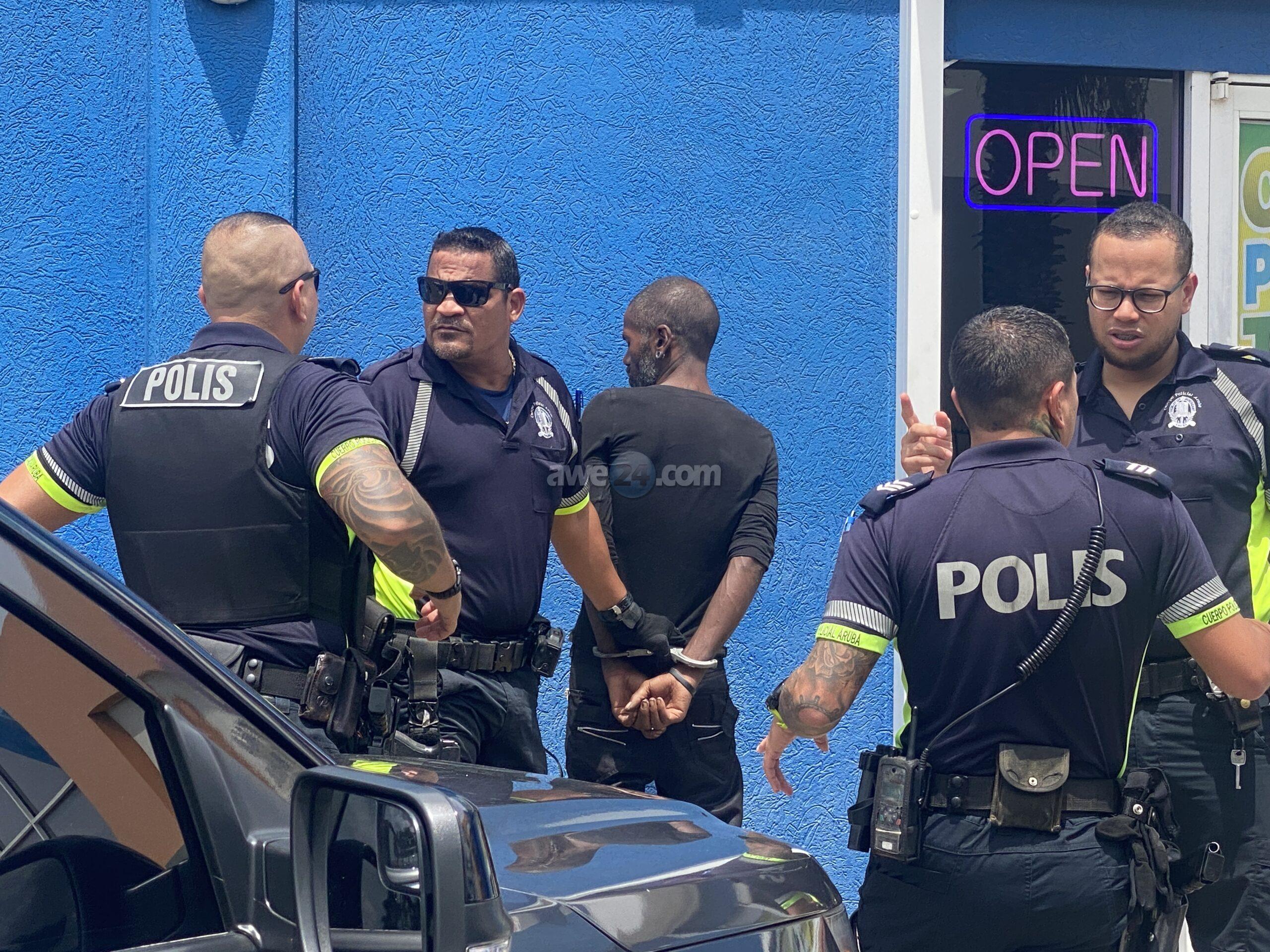 video-polis-a-detene-adicto-ambulante-cu-problema-di-salud-mental-cu