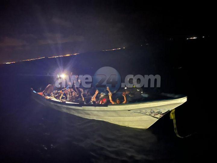 Illegalnan ta sigui purba drenta nos islanan, 30 persona deteni ...