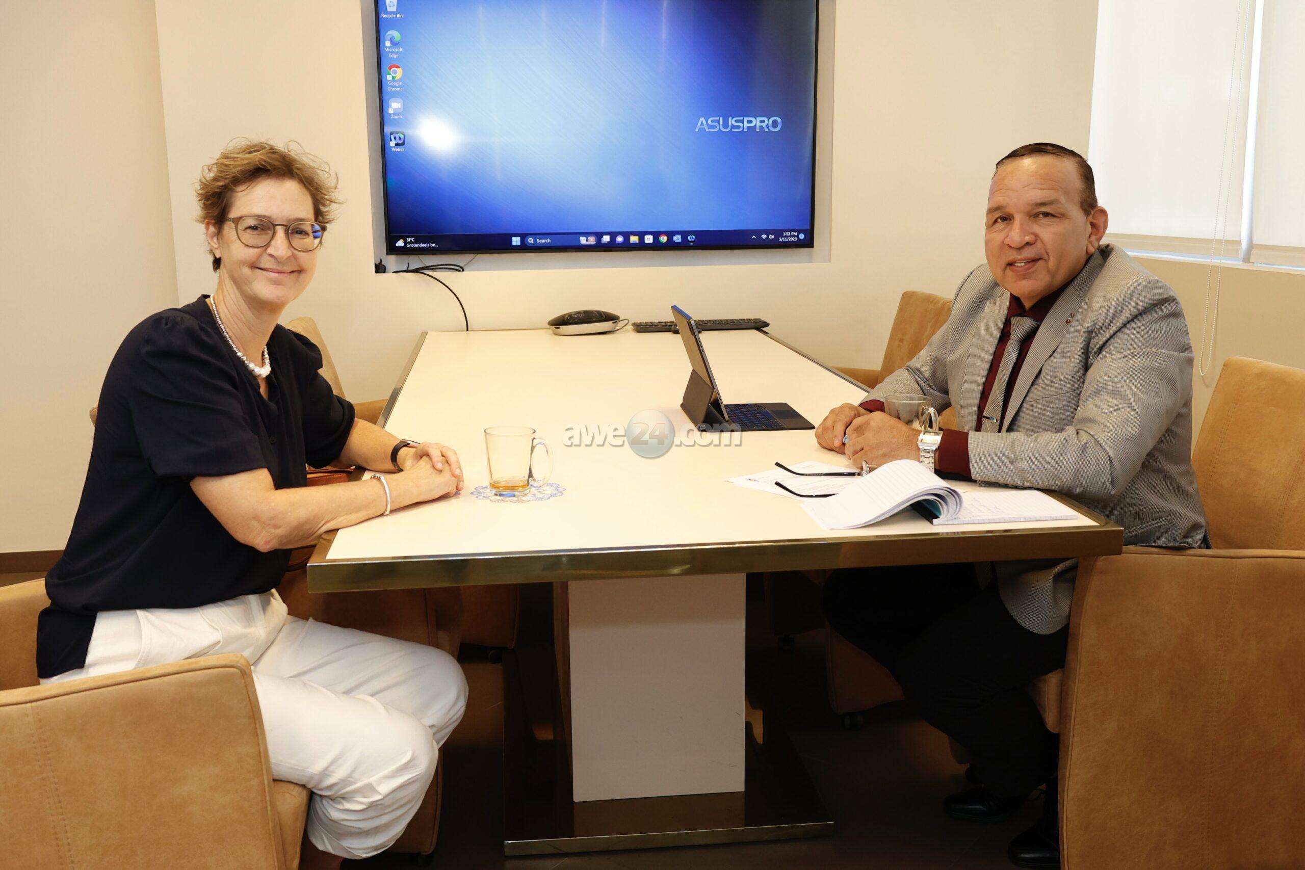 MINISTER ENDY CROES A REUNI CU SRA. INGE LA HAYE RIBA EXPANSION DI DE ...