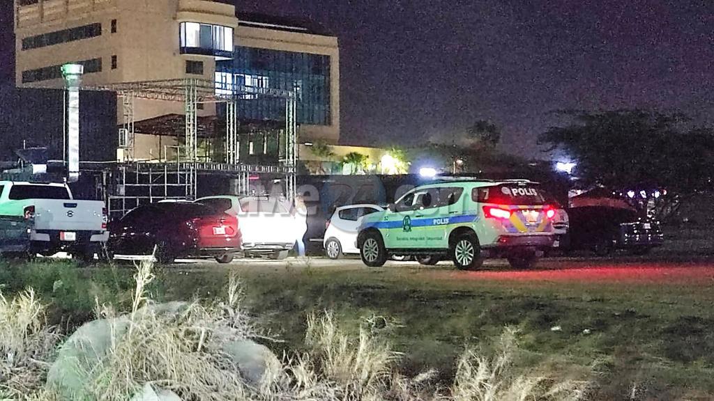 Varios auto rasca den oranan di anochi banda di edificio di DIMAS ...