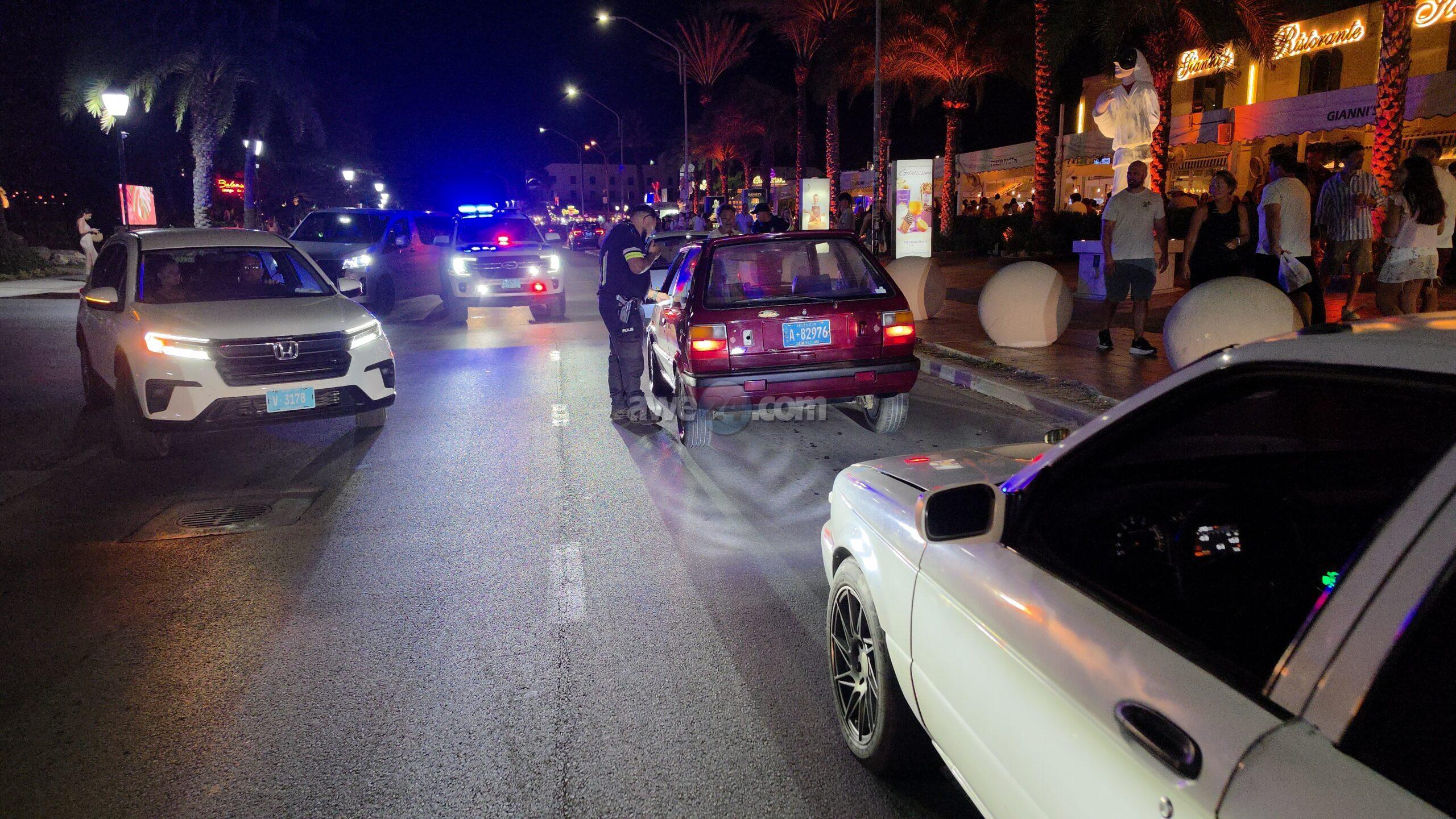 [VIDEO] Polis a boet 2 chauffeur y a confisca nan autonan despues di nan tabata haci manera na Palo Marga nan ta dilanti e hotzone!