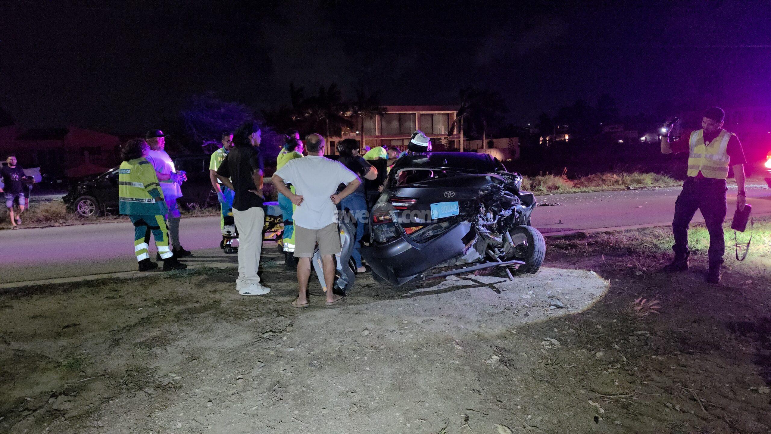 [VIDEO] Accidente cu 4 auto envolvi y 3 persona herida riba Sasakiweg panort di Superfood.