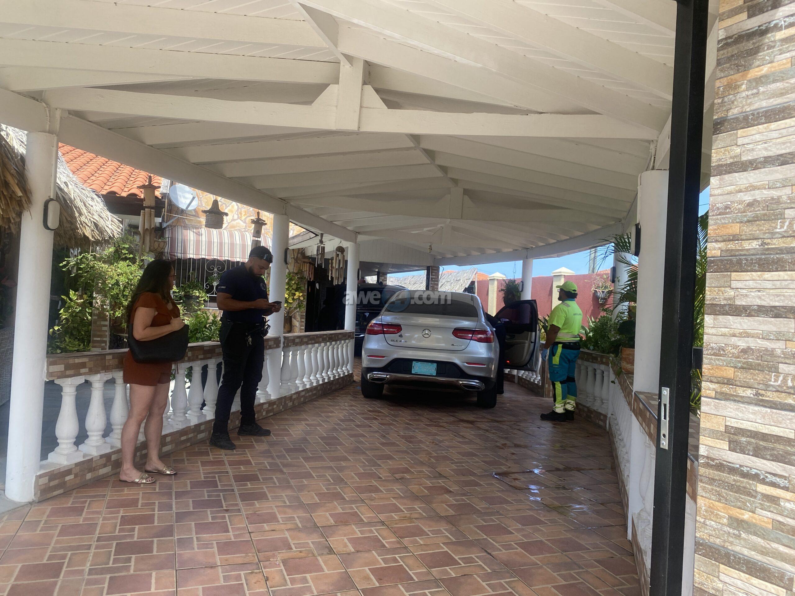 Police and Ambulance Respond After 3-Year-Old Locked Inside Car in Aruba