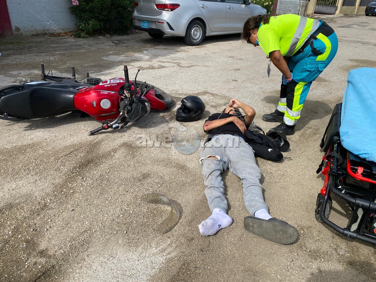 Driver Turns Wrong Lane Just as Motorcyclist Passes in Paradera Crash