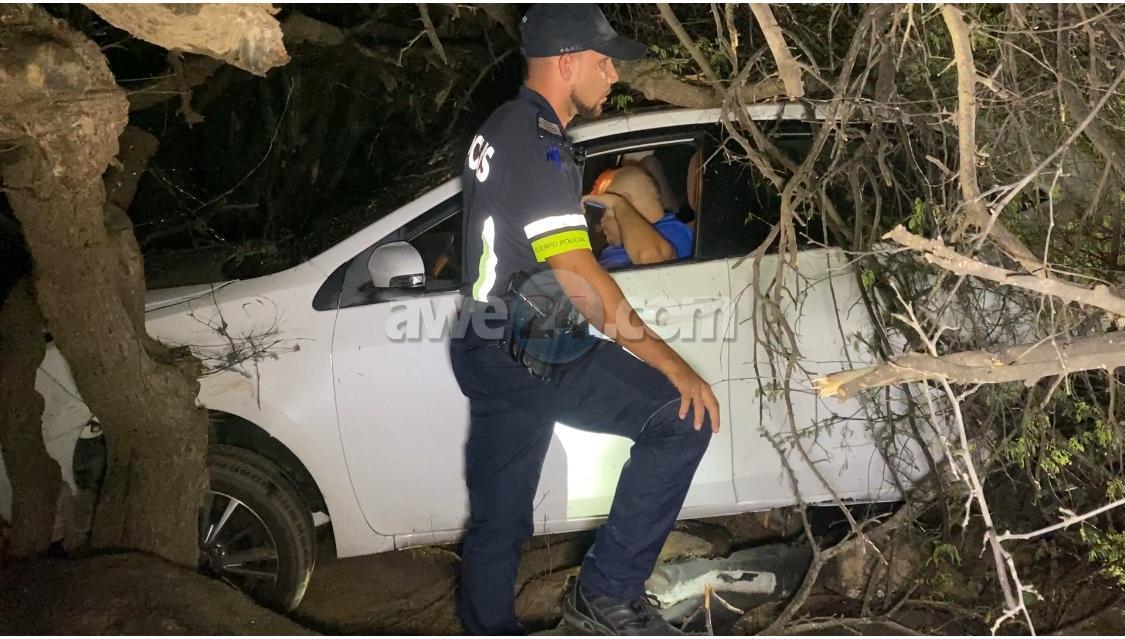 2 Injured After Car Skids Off Road Into Bushes Near Paradera