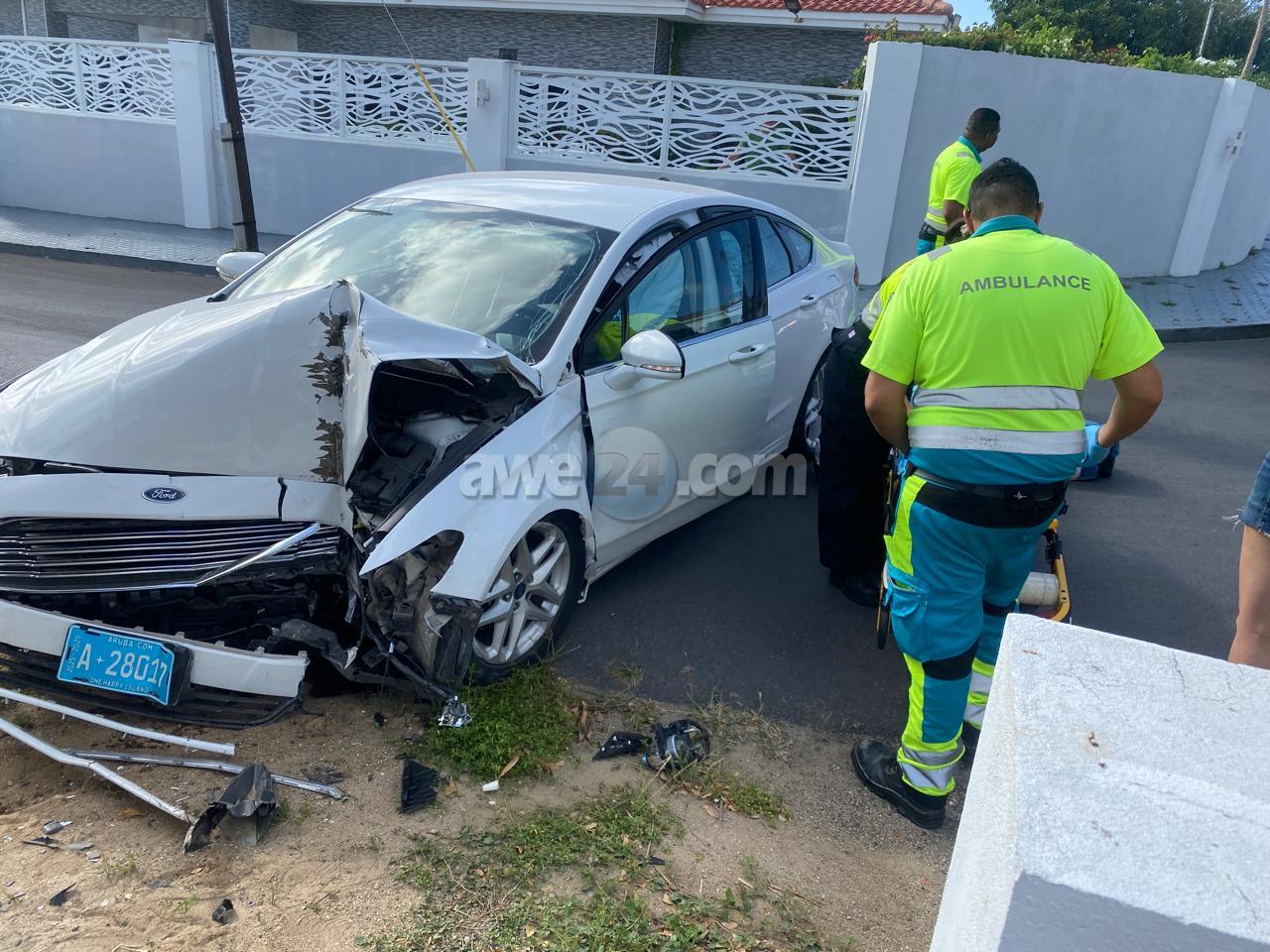 Female Driver Crashes Into House Pillar in Aruba's Regents Park