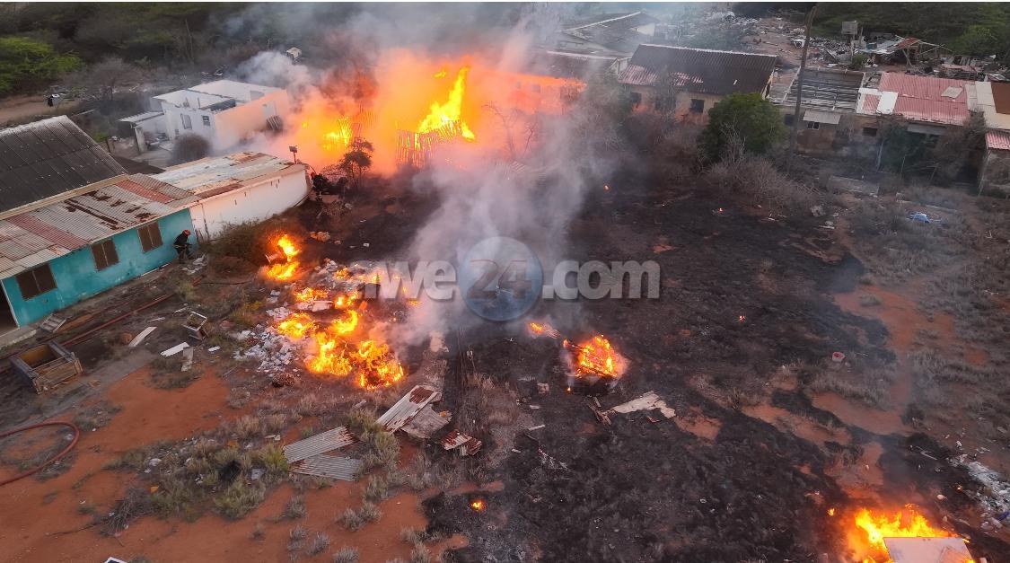 Large Fire Engulfs Abandoned Home in Paraguana, Aruba