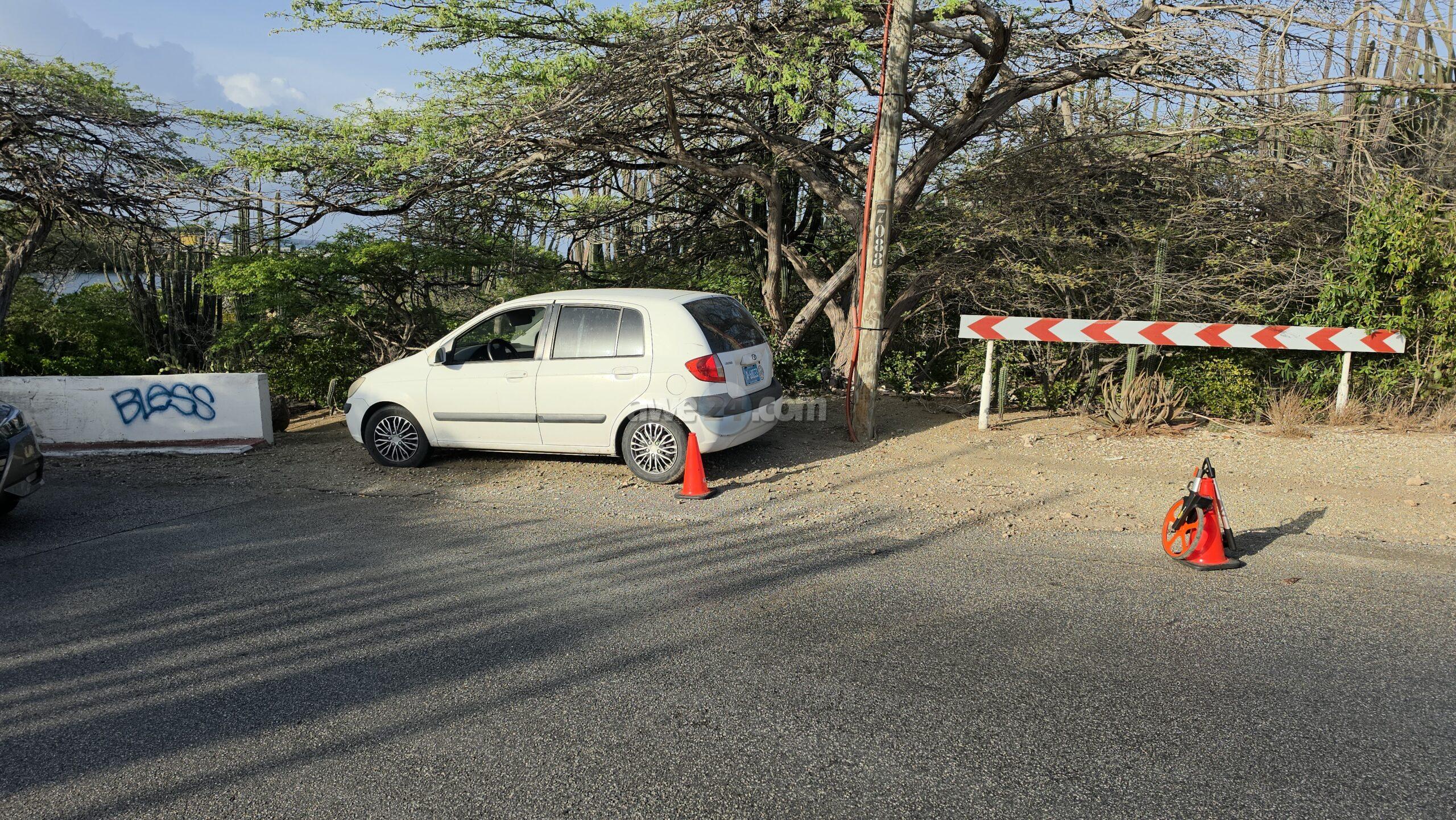 Driver Noticed Too Late There Was an Accident on Bridge, Hits Light Pole