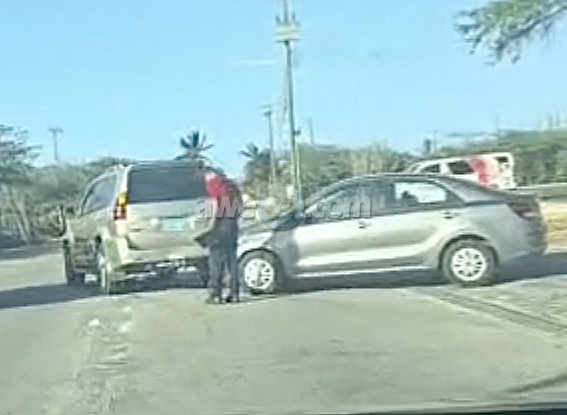 Driver Fails to Control Speed, Causes Crash on T-weg in Paradera