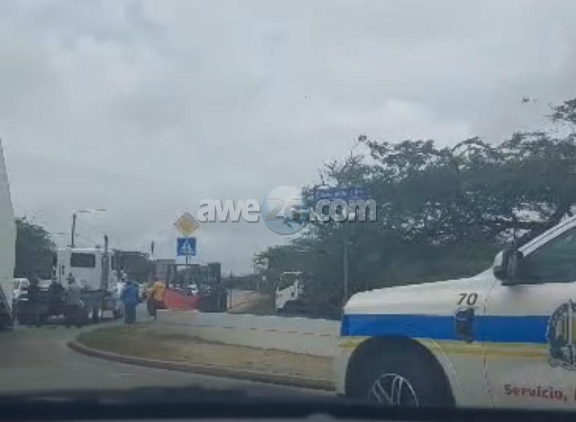 Container Falls From Truck, Blocks Traffic at Noord Roundabout