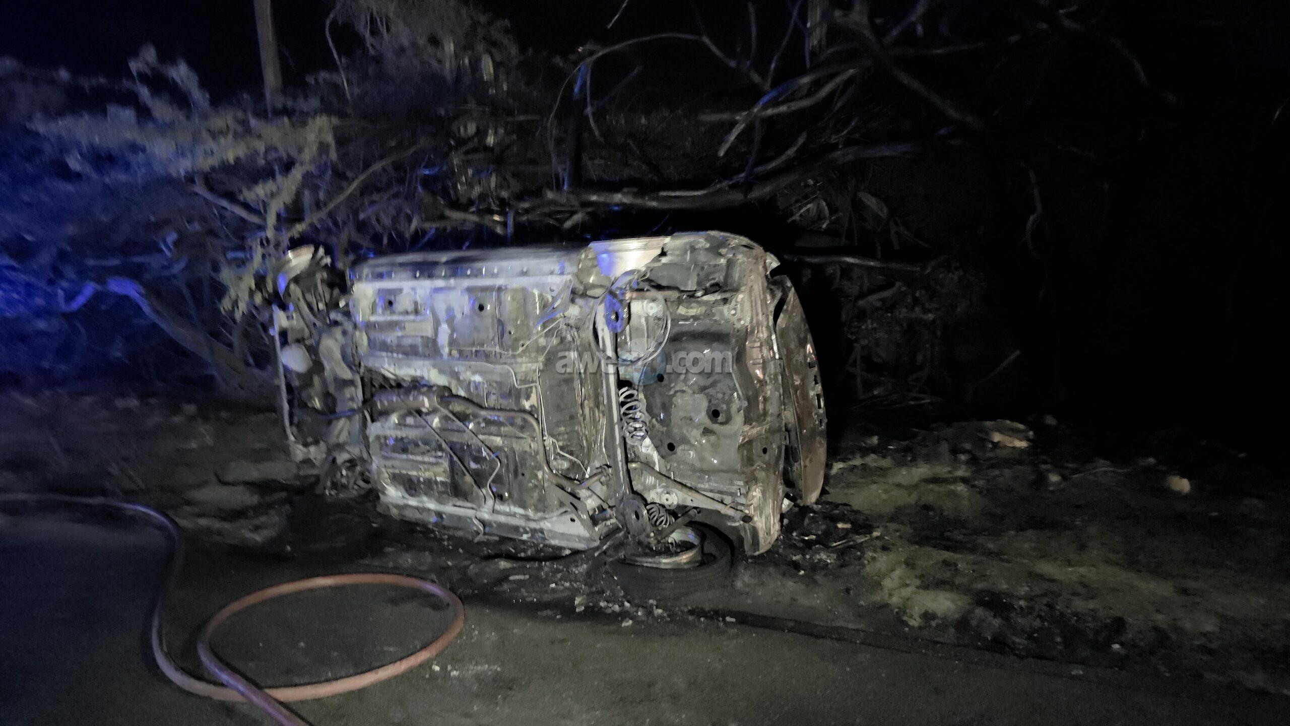 Driver Loses Control at Tamarijn, Car Catches Fire