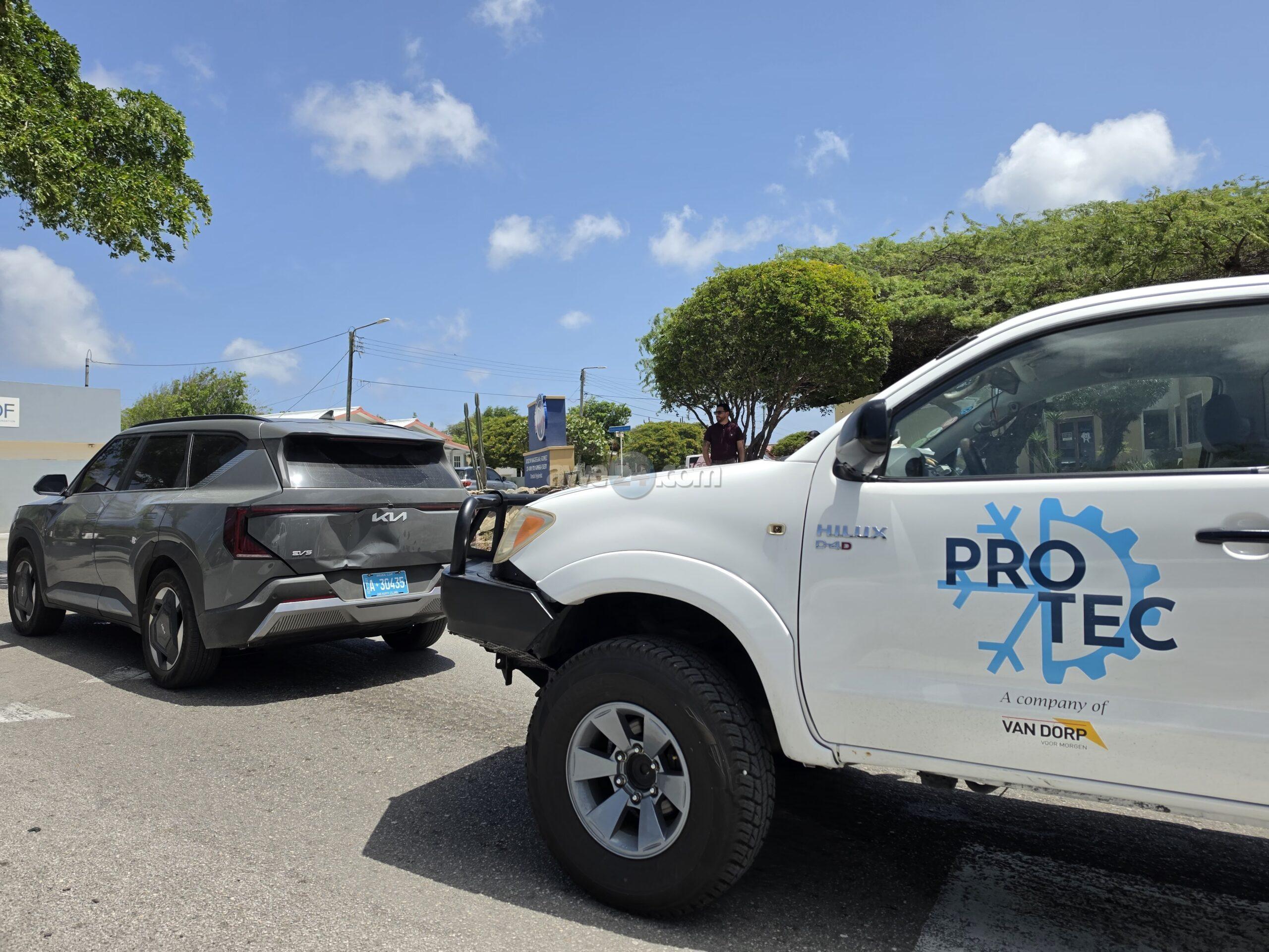Pick-up driver rear-ends SUV at Tarabana roundabout after failing to control speed