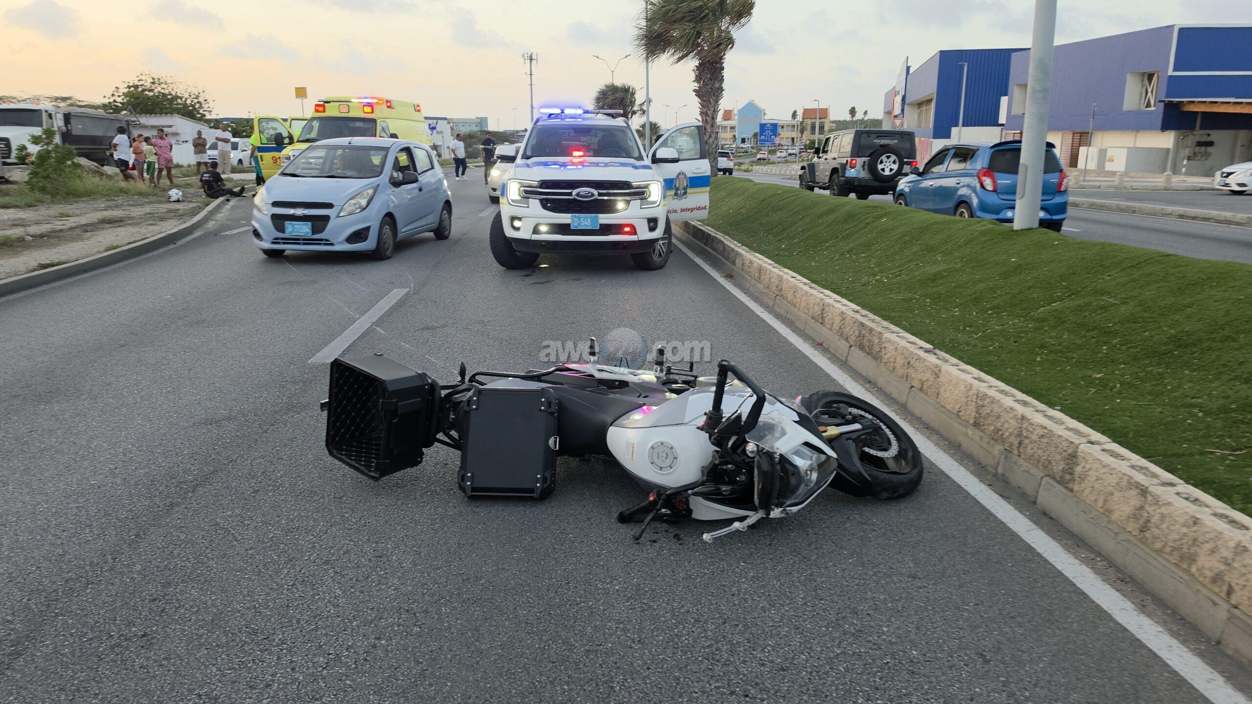 Motorcyclist Loses Control and Crashes on Watty Vos Blvd in Aruba