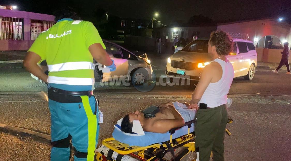 Driver Injured After Taxi Cuts Off Honda Fit at Aruba Intersection