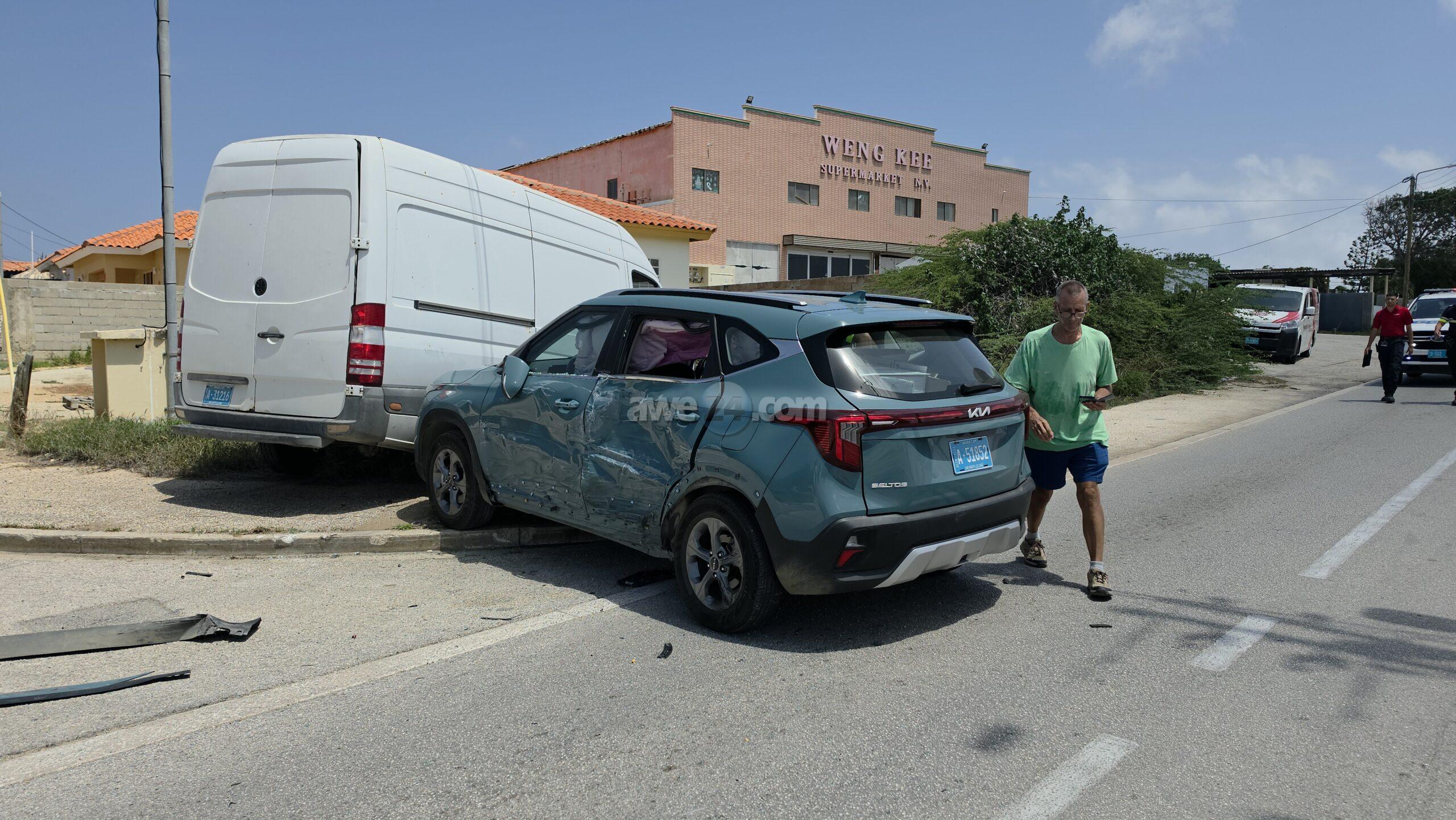 Van Driver Collides With Kia Celtos as It Turns Left in Piedra Plat