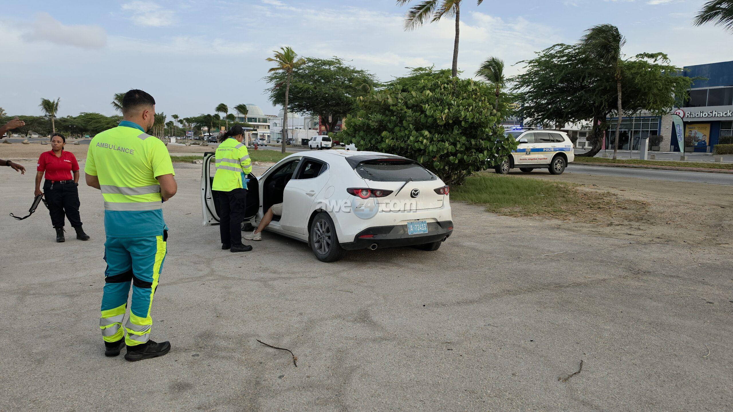 Young Driver Swerves to Avoid Rear-End Collision, Crashes Into Tree in Aruba