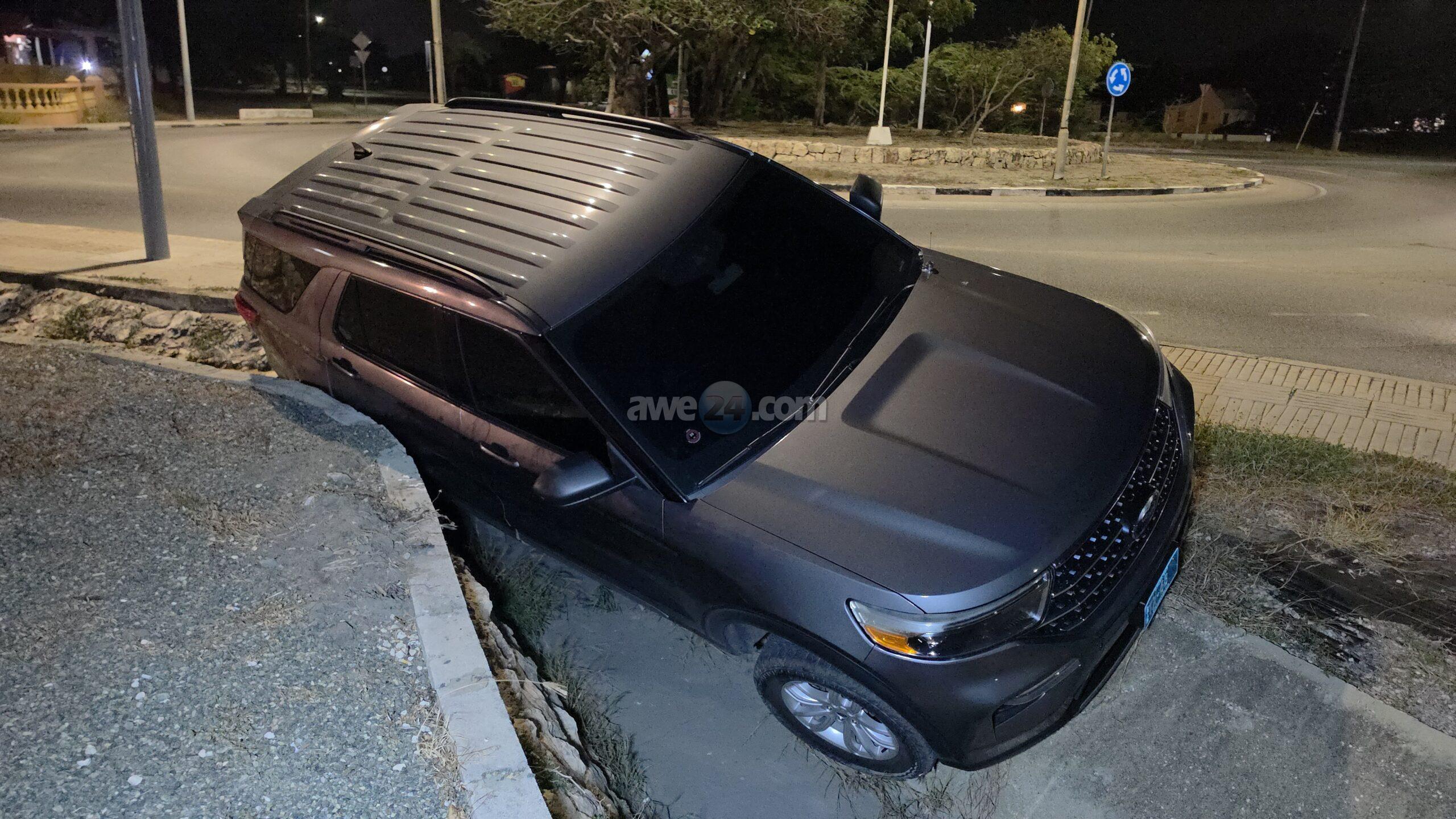 Drunk taxi driver arrested after crashing into ditch in Aruba