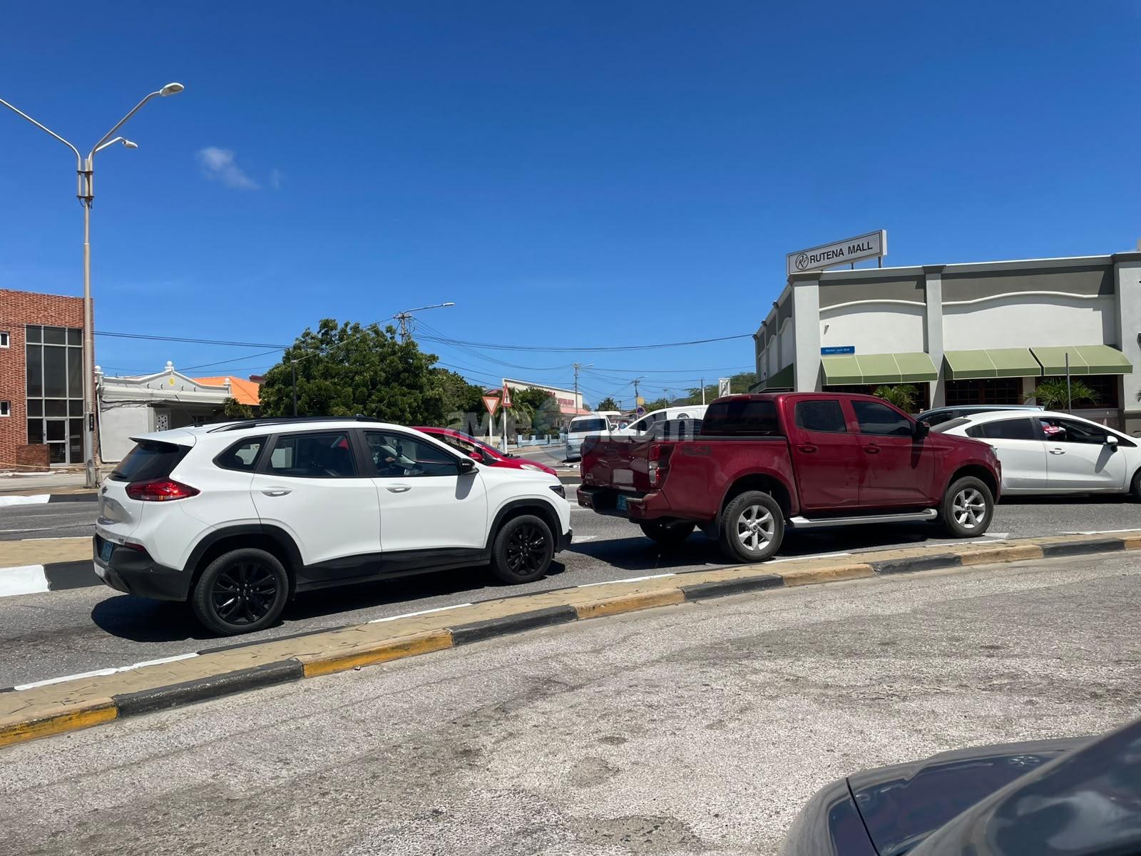 Driver fails to control speed, rear-ends pickup truck on busy Aruba road