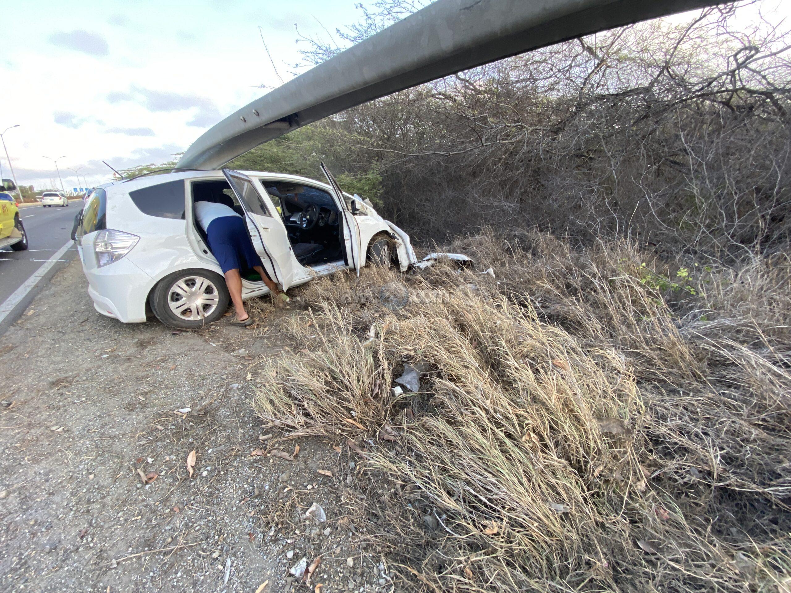 Tire Blowout on Green Corridor Sends Driver Into Guardrail, Causing Injuries