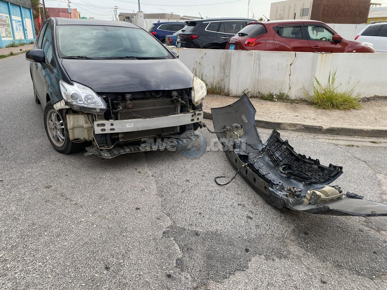 Failure to Yield Causes Intersection Crash in Oranjestad
