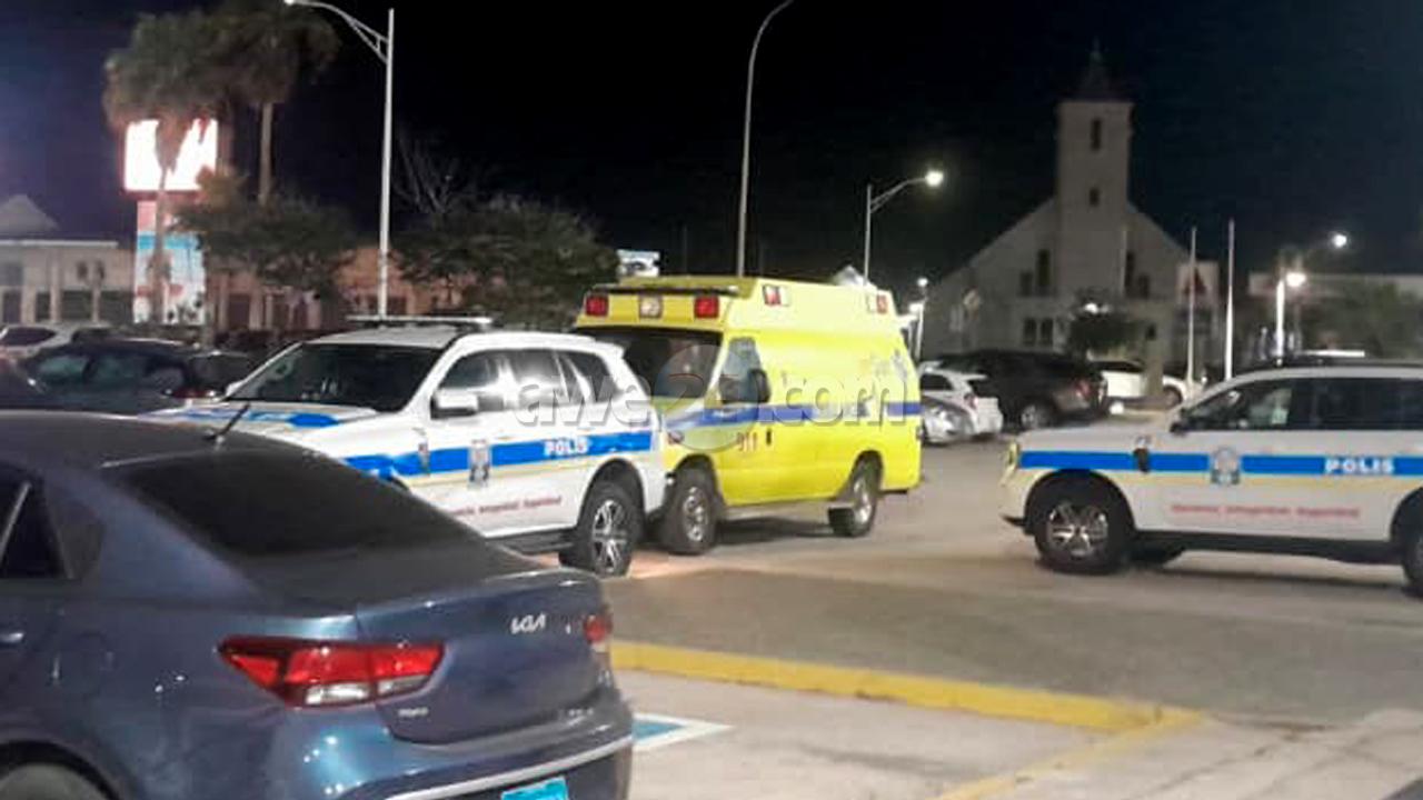 Durante un pelea nan a staka un hoben di 20 aña cu un schroefdraaier!
