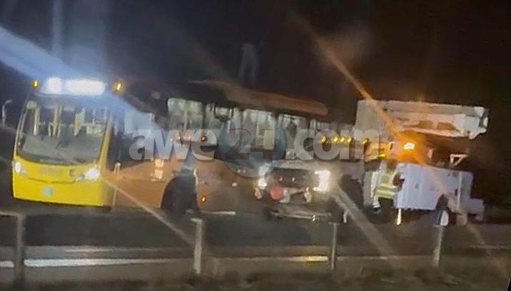 Car Crash in Pos Chikito Knocks Down Power Pole, Bus Snaps Wire