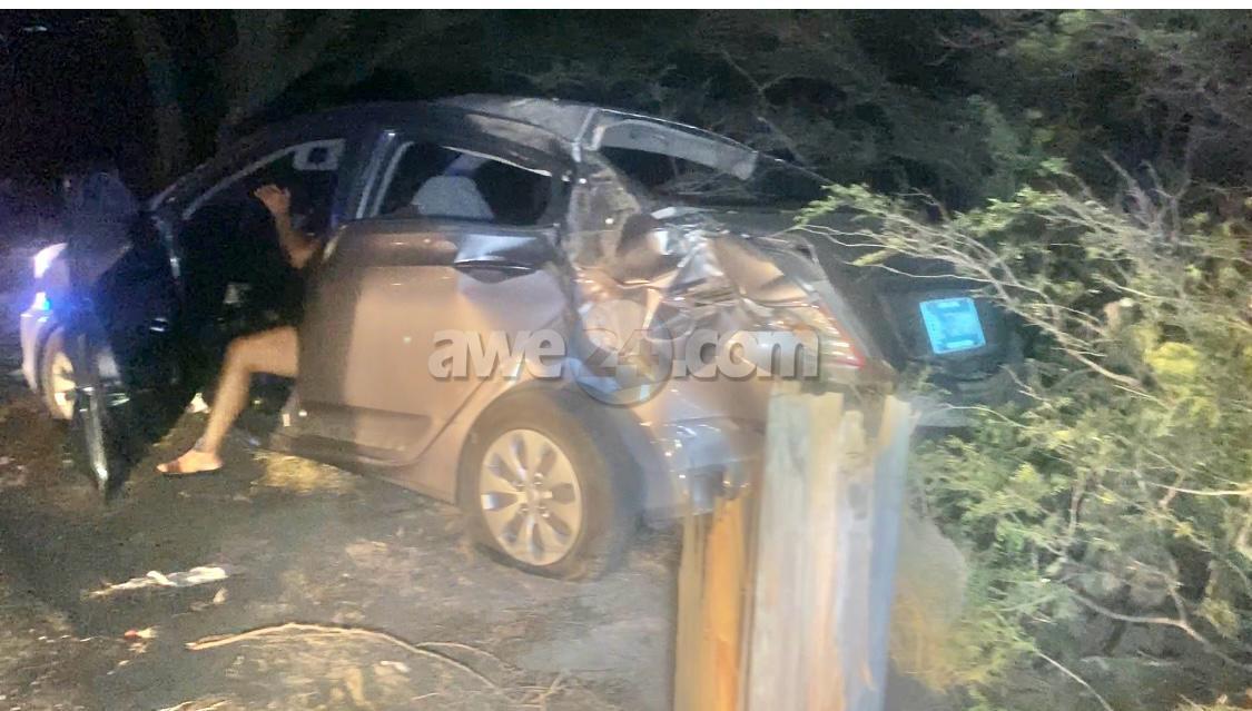Driver Loses Control in Paradera, Crashes Into Utility Pole