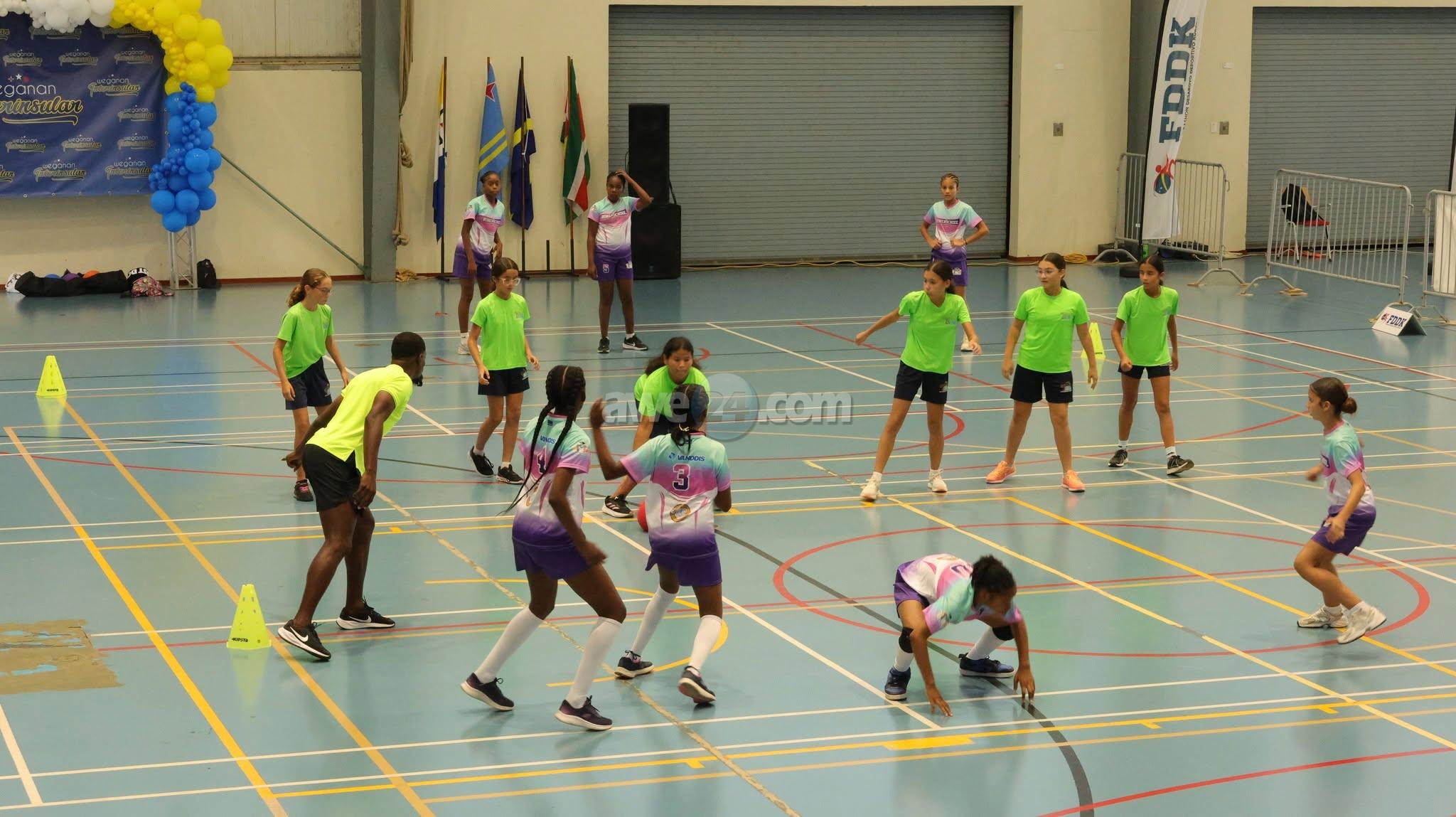 Campeonato di Trefbal Categoria B Mucha Muher ta Inicia Dialuna Awo na Centro Deportivo Frans Figaroa