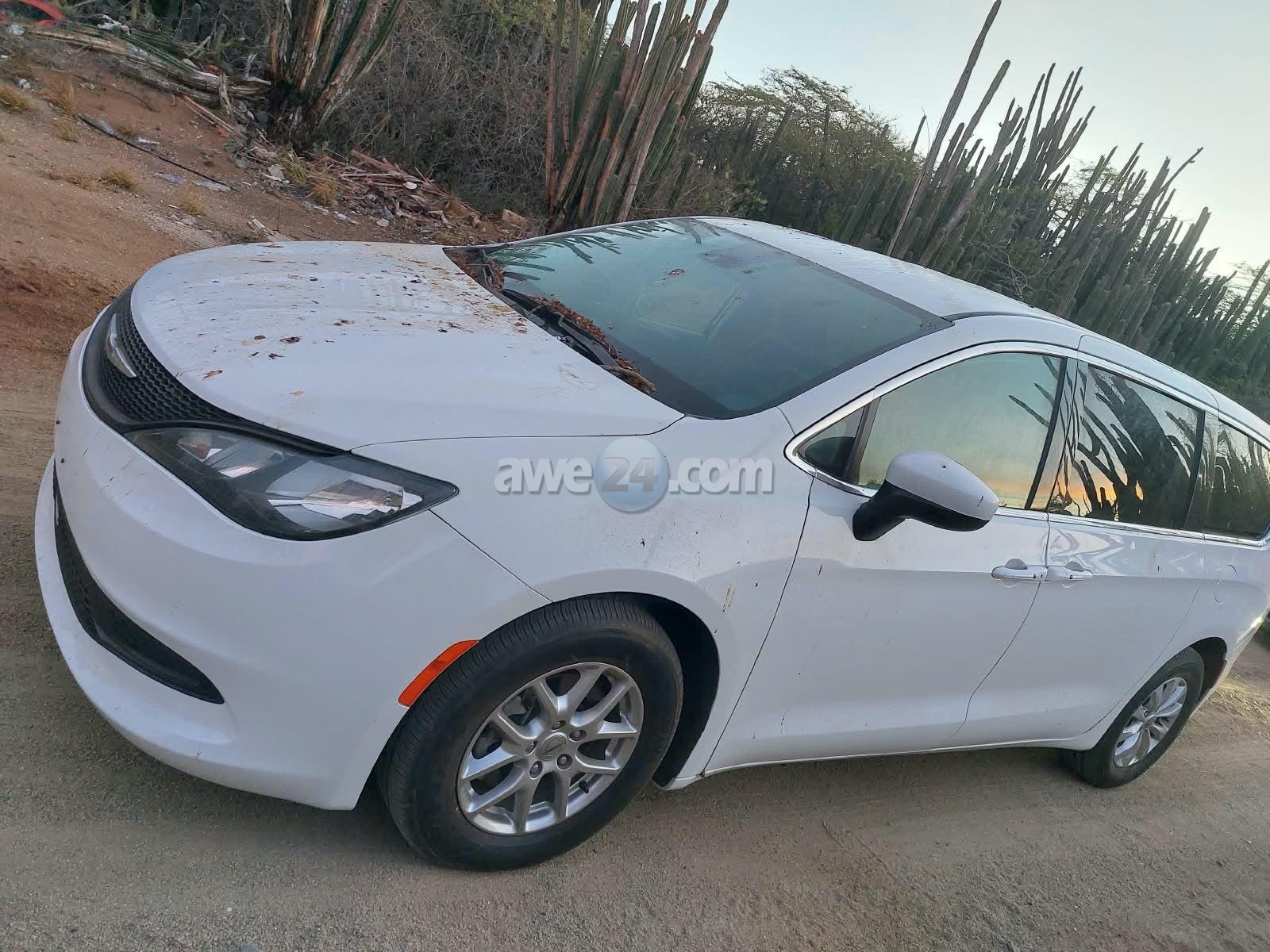 E Chrysler Voyager horta algun dia pasa a ser haya y polis tin 2 sospechoso deteni