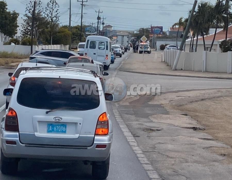 PUEBLO TA REPORTA: Control di polis na Tanki Leendert
