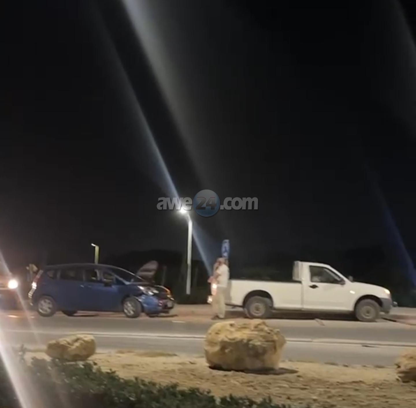Chauffeur no a regula su velocidad ni a mantene distancia a bay dal tras di pick-up na Paperclip rotonde