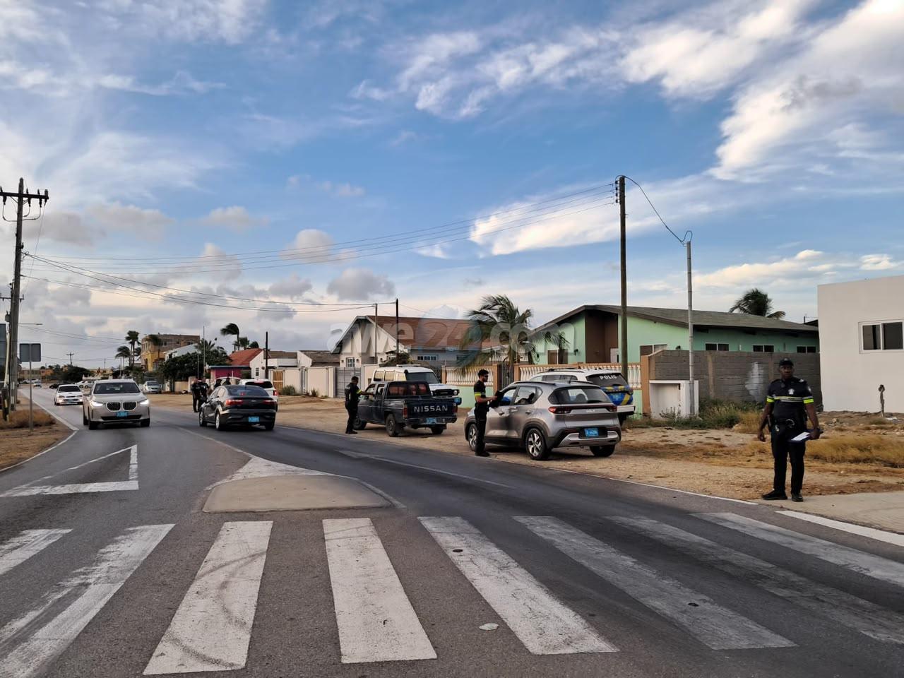 CUERPO POLICIAL TA INFORMA. 100 BOET REPARTI DURANTE CONTROL DI TRAFICO NA ORANJESTAD