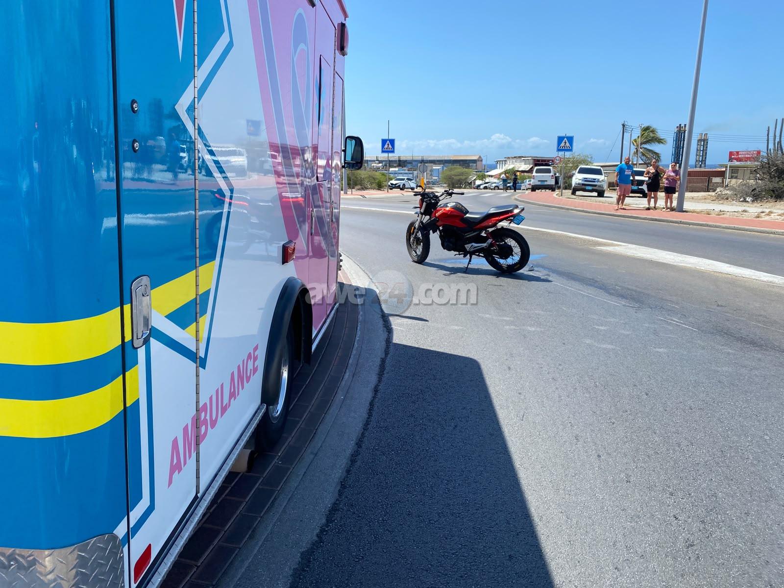 Female Driver Fails to See Moped on Roundabout, Collision Injures Rider