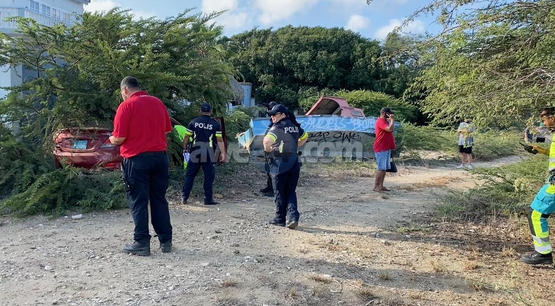 Female Driver Loses Control, Crashes Into Parked Boat and Tree in Aruba