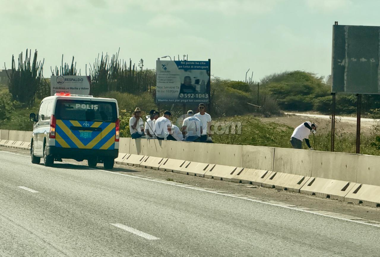 Polisnan den opleiding a bay haci limpi banda di caminda na e Green ...
