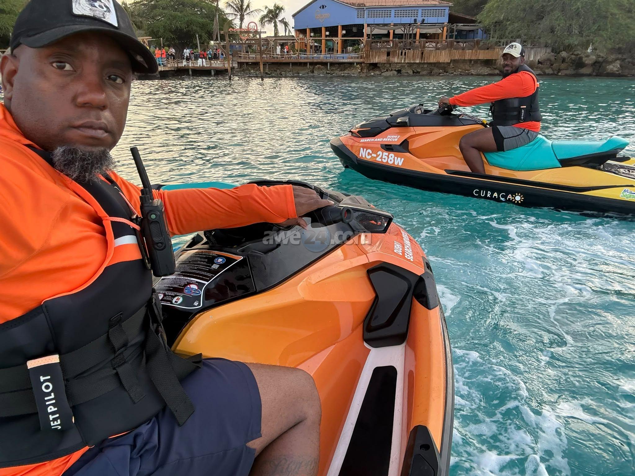 Citro Curaçao a vigila e landadornan di e triatlon na Kokomo Beach ...