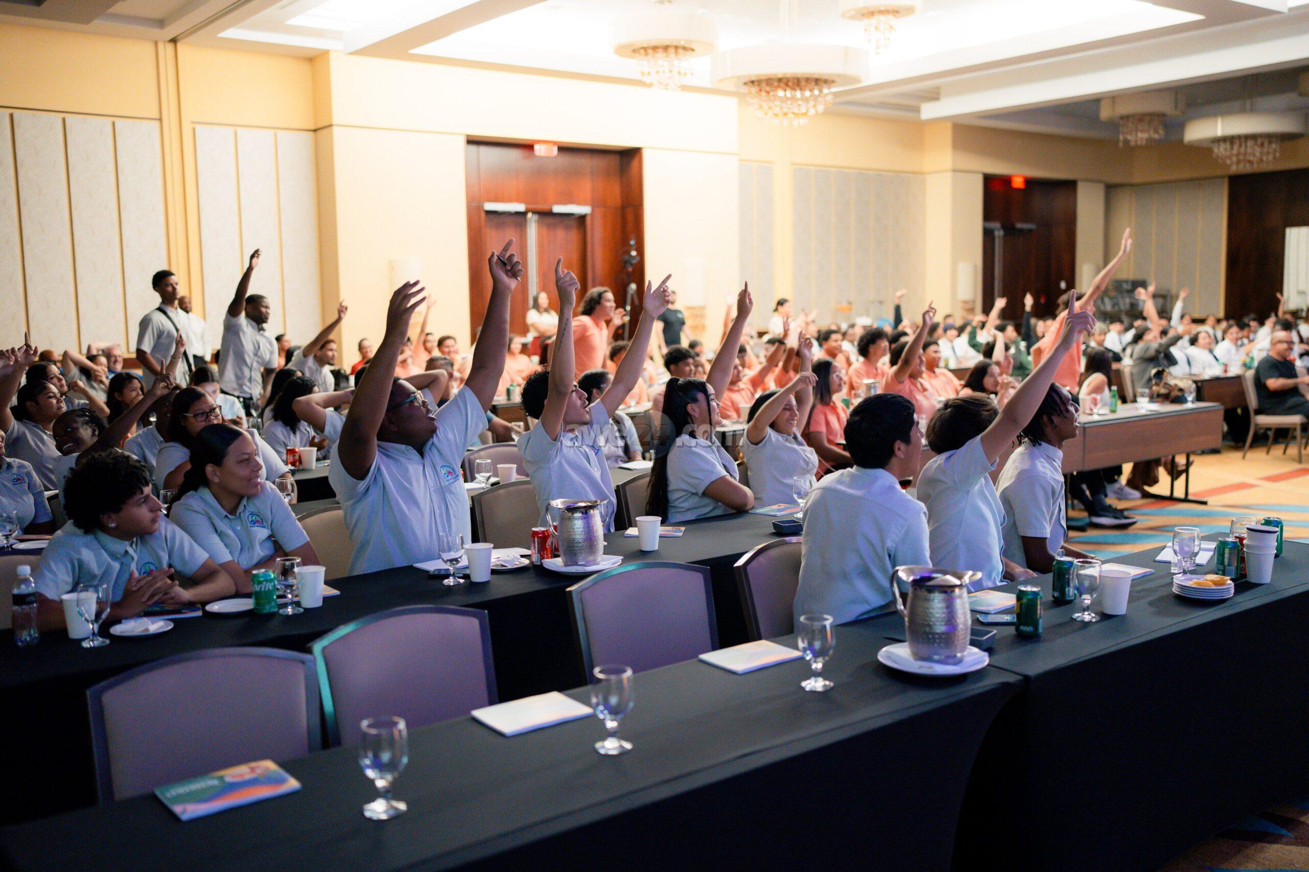 A.T.A. ta sigui inverti den e siguiente generacion di talento local Autentico Student Seminar a conecta hobennan cu profesionalnan digastronomia y hospitalidad