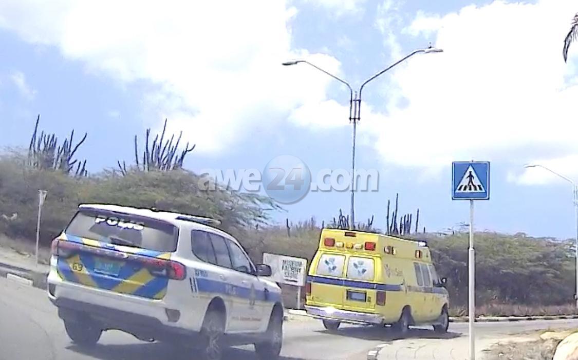 Polis a compaña ambulans hiba un detenido fey warda di Shaba pa hospital
